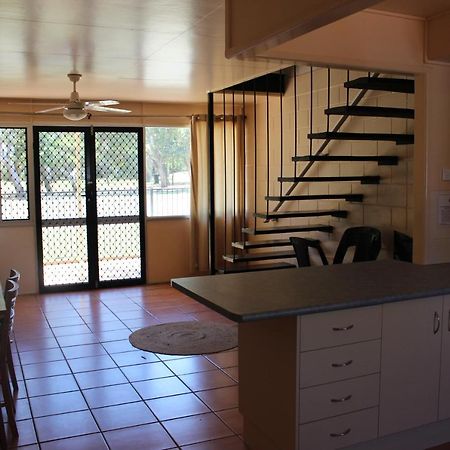 Pippies Beachhouse Backpackers Rainbow Beach Buitenkant foto